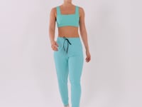 Top Fitness Feminino Verde Com Decote Reto E Recortes Dlk
