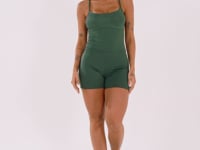 Macaquinho Fitness Feminino Verde Com Bojo E Bolsos Logomania Reflections Dlk