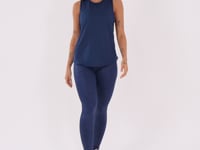 Camiseta Fitness Feminina Azul Marinho Com Maxi Cava Reflections Dlk