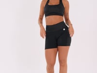 Short Fitness Feminino Preto Com Bolsos Logomania Reflections Dlk