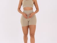 Short Fitness Feminino Areia Com Detalhe Texturizado E Modela Bumbum Seamless+ Dlk
