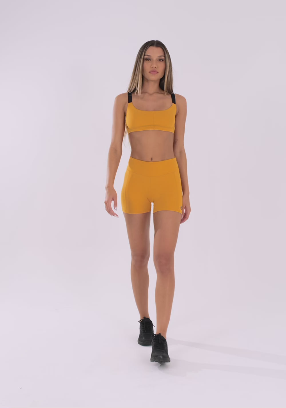 Short Fitness Feminino Amarelo Com Recortes Oasis Dlk