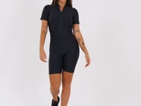 Macaquinho Bermuda Fitness Feminino Preto Com Manga E Zíper Aura Dlk