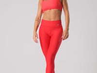 Top Fitness Feminino Rosa Com Decote Reto E Recortes Dlk