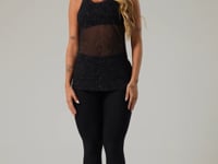 Camiseta Feminina De Tule Com Abertura Lateral Estampada Logomania Colorido Printed Dlk