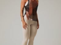 Camiseta Feminina De Tule Com Abertura Lateral Estampada Strip Marrom Printed Dlk