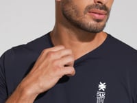 Camiseta Fitness Masculina Dry Fit Com Recortes Nas Costas Dlk Preto