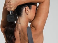 Top Fitness Feminino Decote Reto Com Recortes Cinza Básico Dlk