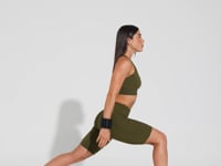 Bermuda Fitness Feminina Com Detalhe Canelado Motion Lines Dlk Verde Oliva