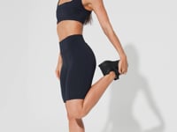Bermuda Fitness Feminina Com Detalhe Canelado Motion Lines Dlk Preto