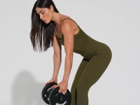 Macacão Fitness Feminino com Lateral Canelada Motion Lines Dlk Verde Oliva