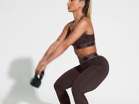 Top Fitness Feminino Com Bojo E Alças De Elástico Com Tule Nas Costas Activity Dlk Marrom Café
