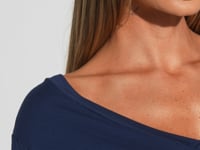 Blusa Feminina Com Decote V E Tira Nas Costas Básica Dlk Azul Marinho