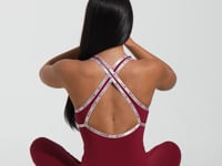 Macacão Fitness Feminino com Alças Cruzadas e Elástico Athletic Dlk Vermelho Cereja