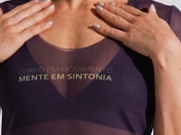 Blusa Baby Look Feminina de Tule Estampada Corpo em Movimento Activity Dlk