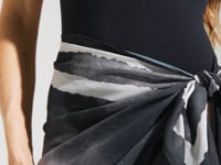 Canga Saída de Praia com Estampa Aquarela Preto Solaris+ Dlk