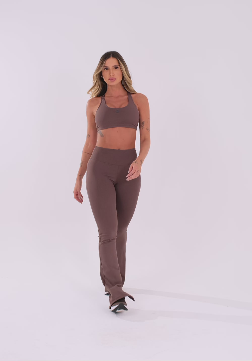 Top Fitness Feminino Marrom Com Bojo E Alças Reguláveis Oasis Dlk