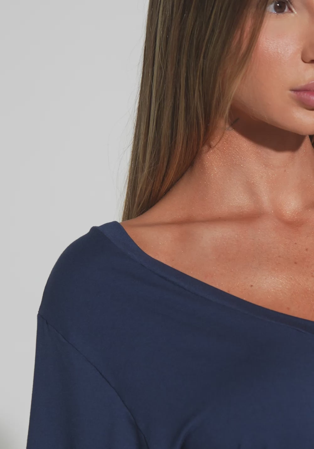 Blusa Feminina Com Decote V E Tira Nas Costas Básica Dlk Azul Marinho