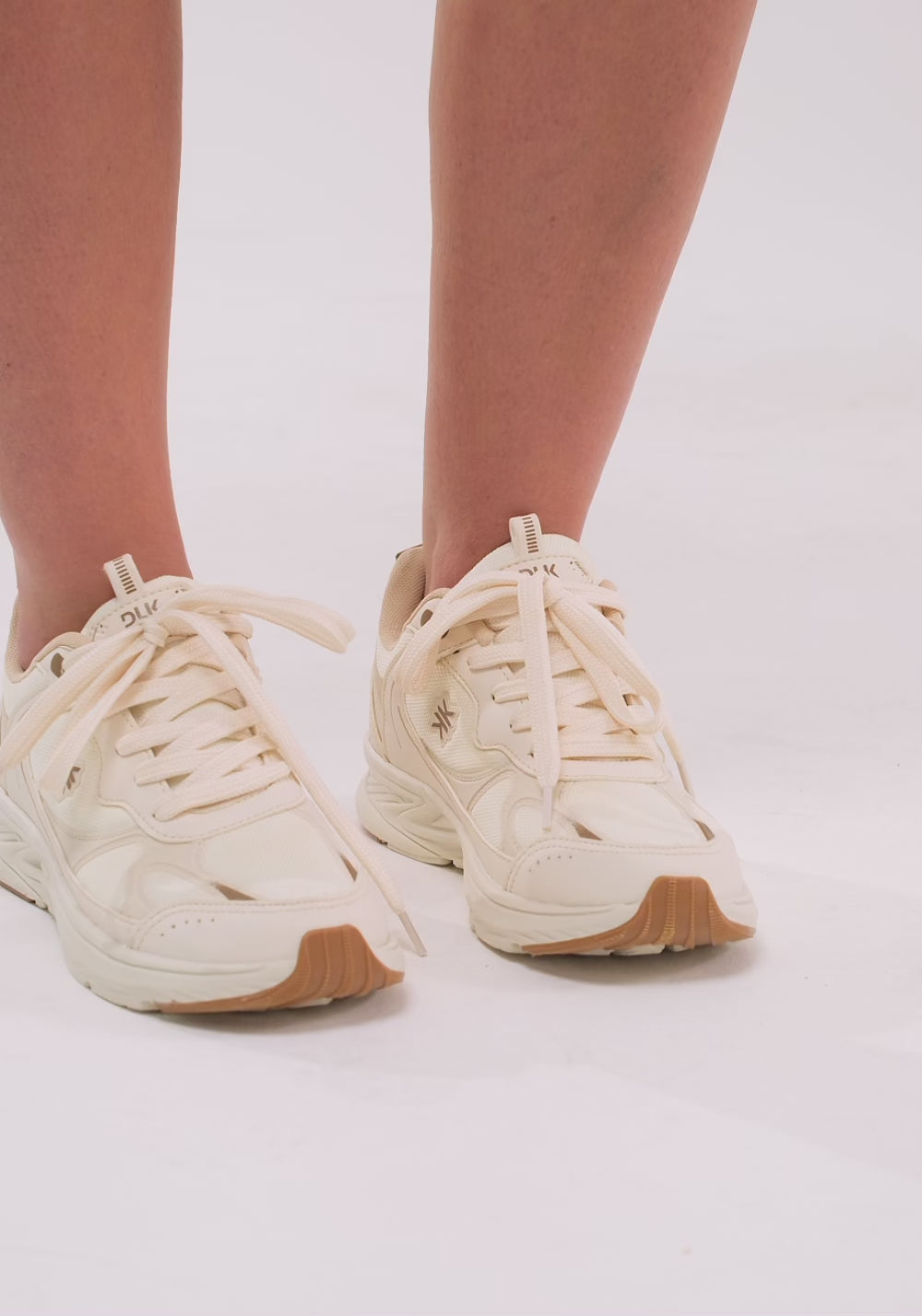 Tênis Esportivo Chunky Feminino Off White E Caramelo Dlk
