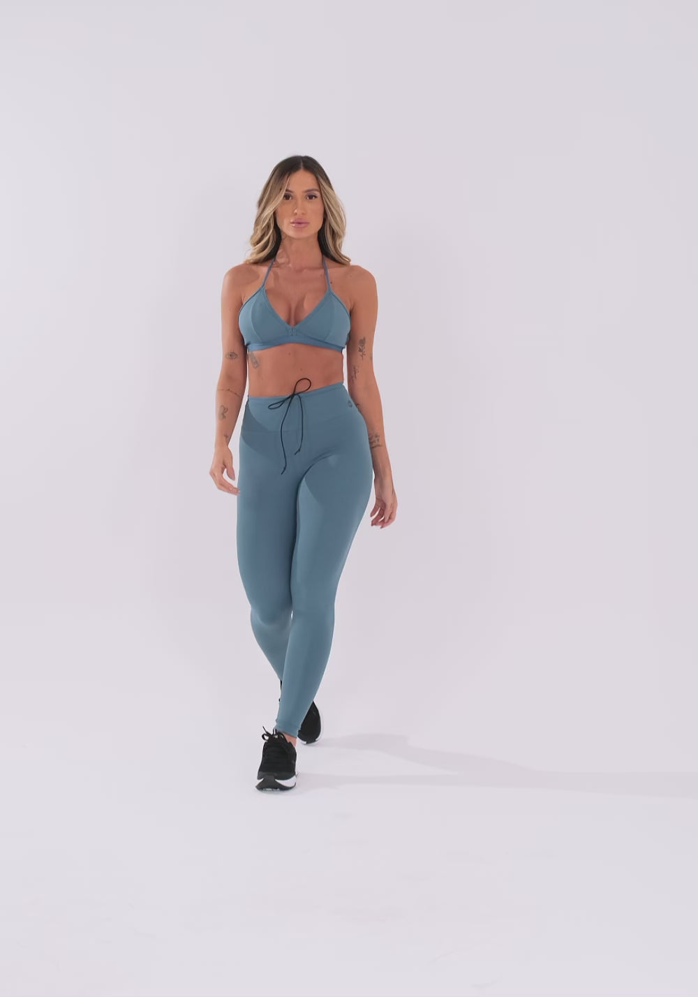 Top Fitness Feminino Azul Com Bojo E Alças Finas Oasis Dlk