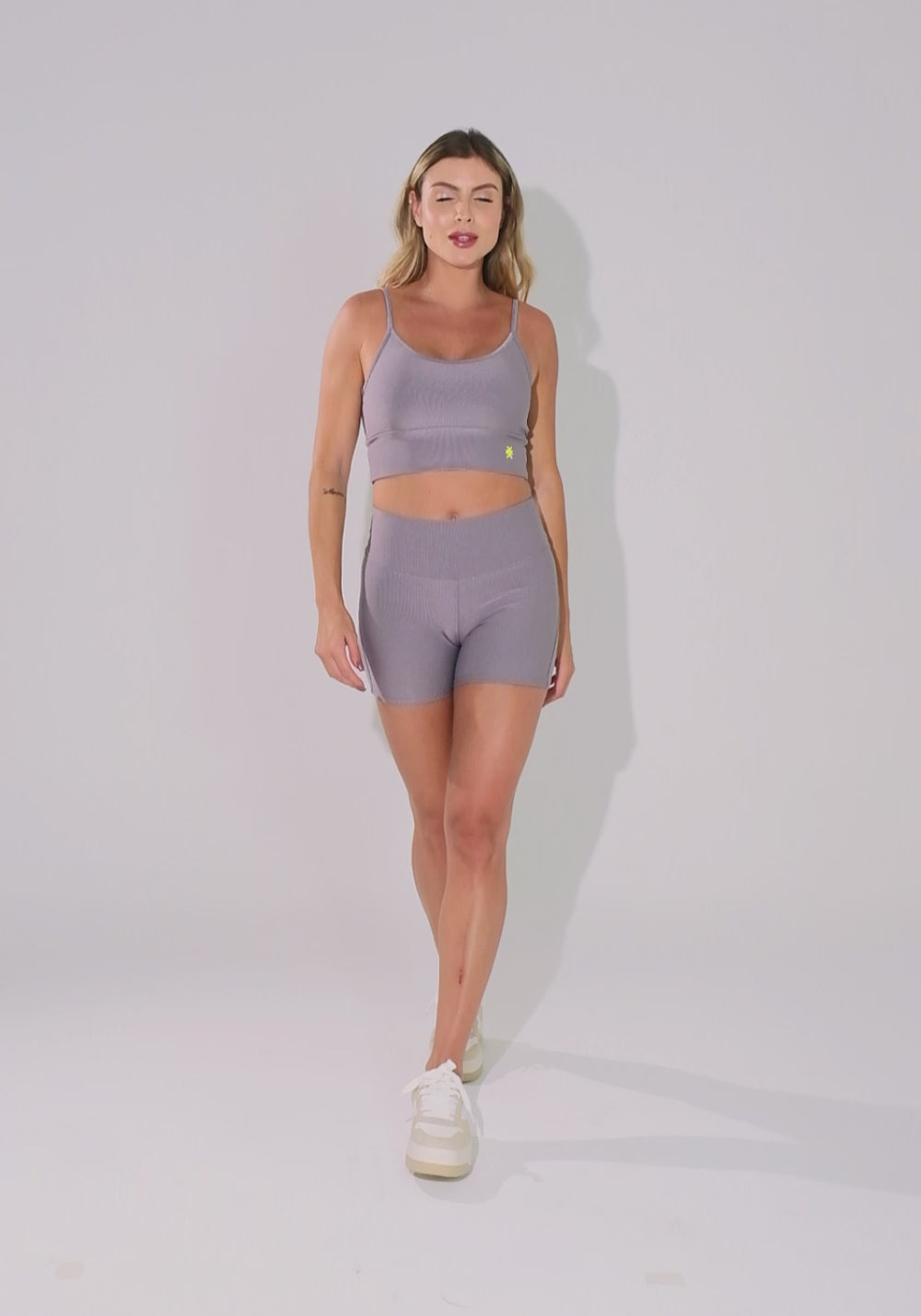 Short Fitness Feminino Cinza Canelado Elegance Dlk