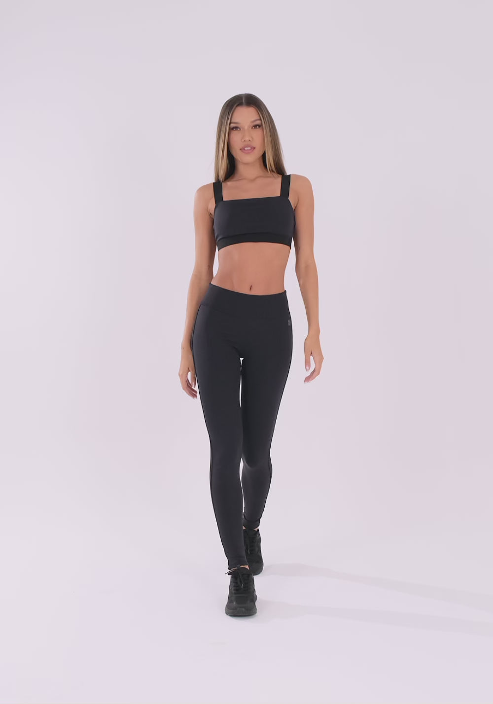 Top Fitness Feminino Preto Com Decote Reto E Elástico Oasis Dlk