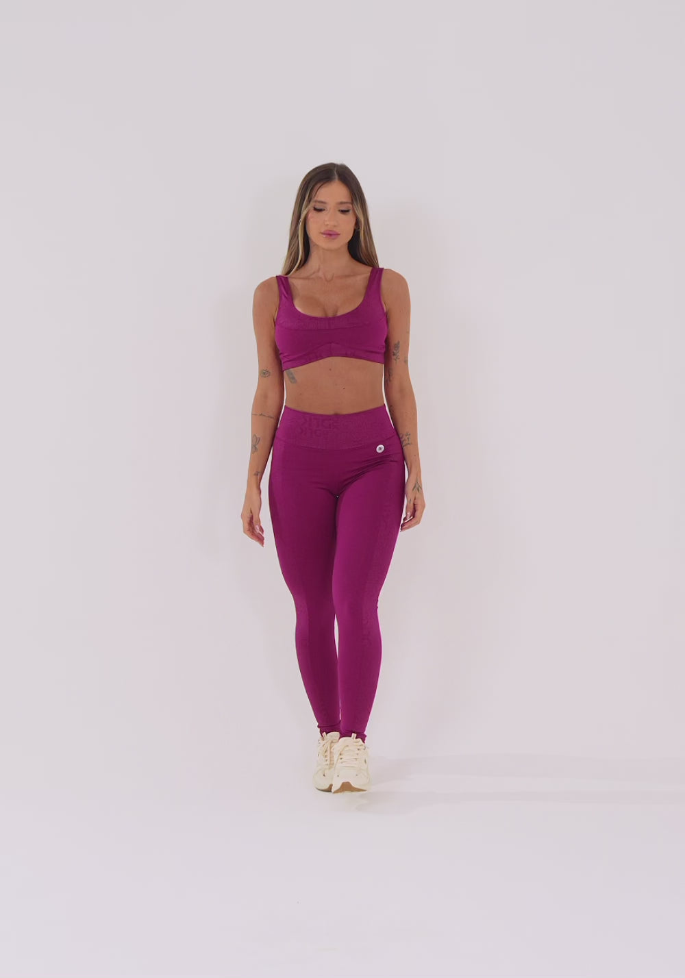 Legging Fitness Feminina Vinho Com Recortes Logomania Reflections Dlk