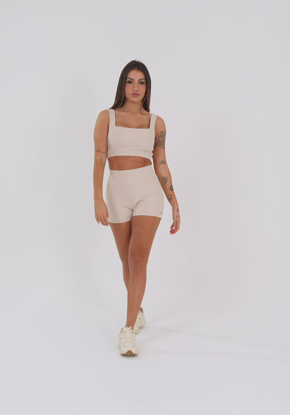 Top Fitness Feminino Nude Decote Reto Com Recortes Aura Dlk