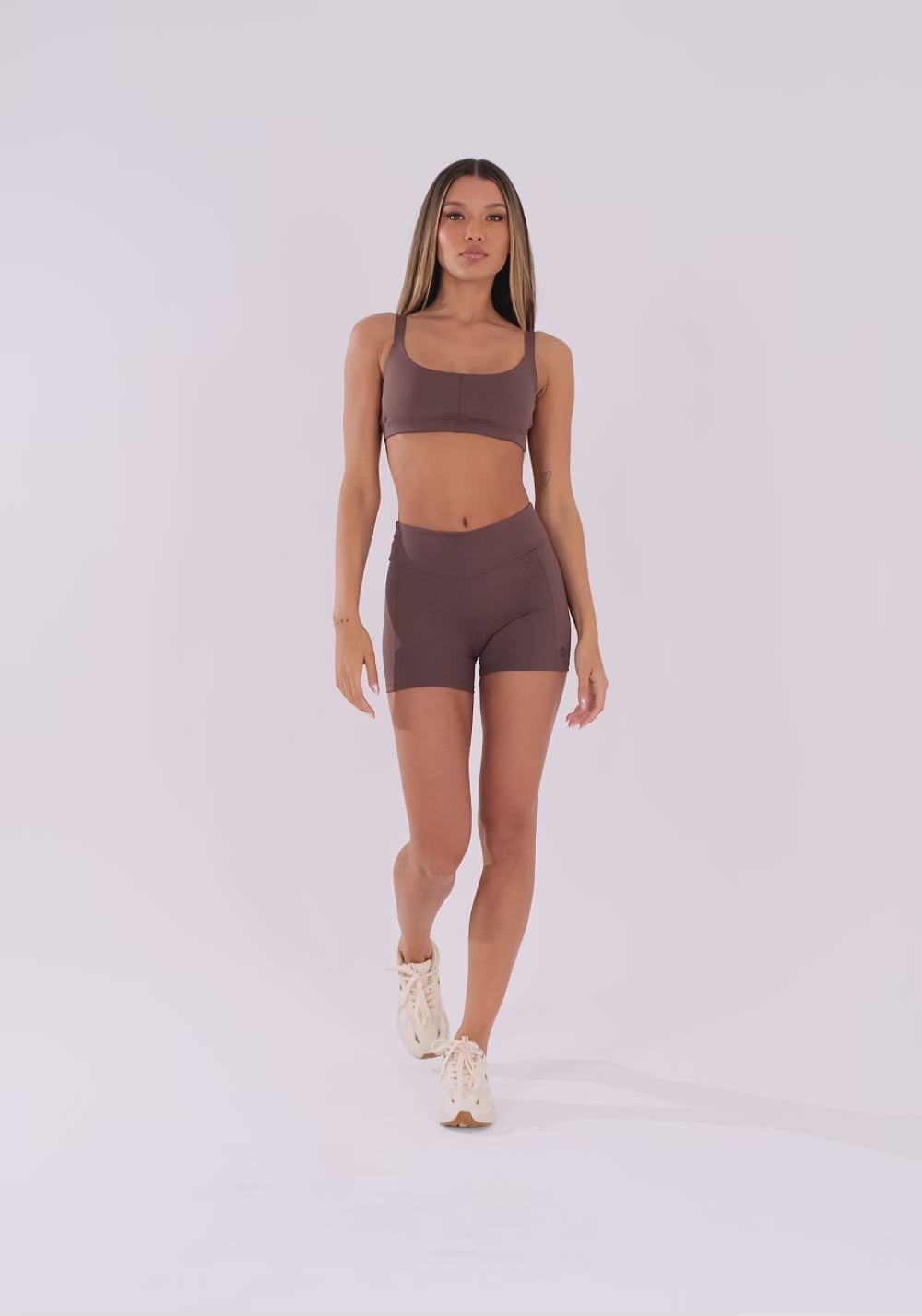 Short Fitness Feminino Marrom Com Recortes Oasis Dlk