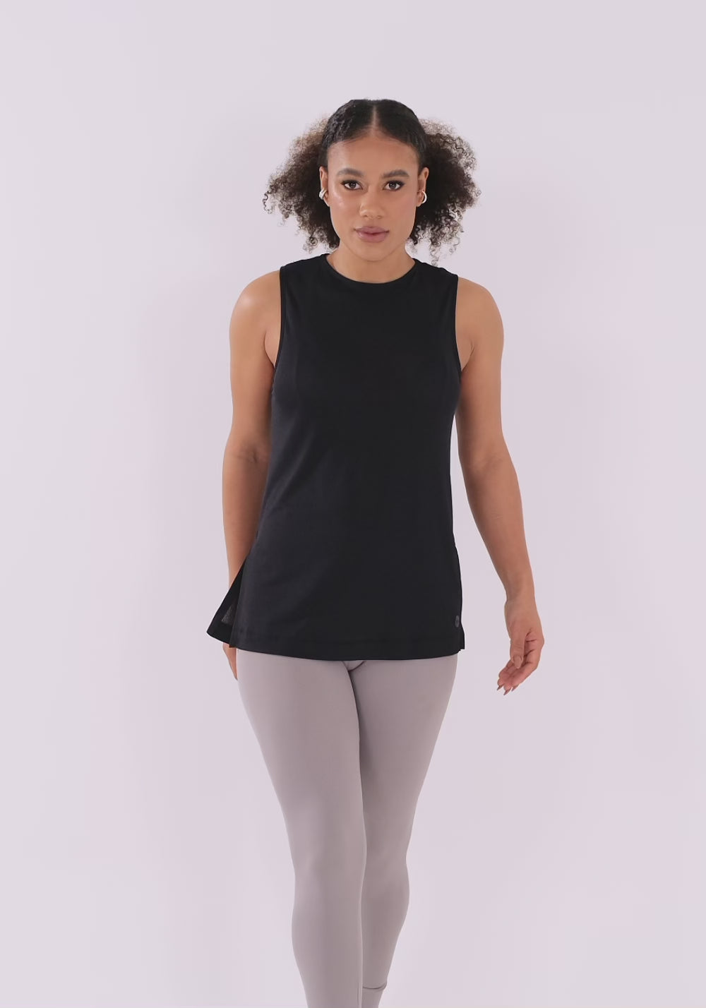 Camiseta Fitness Feminina Preto Com Fenda Lateral Oasis Dlk