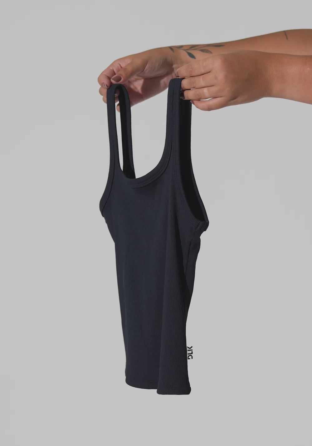 Camiseta Feminina Canelada Motion Lines Dlk Preto