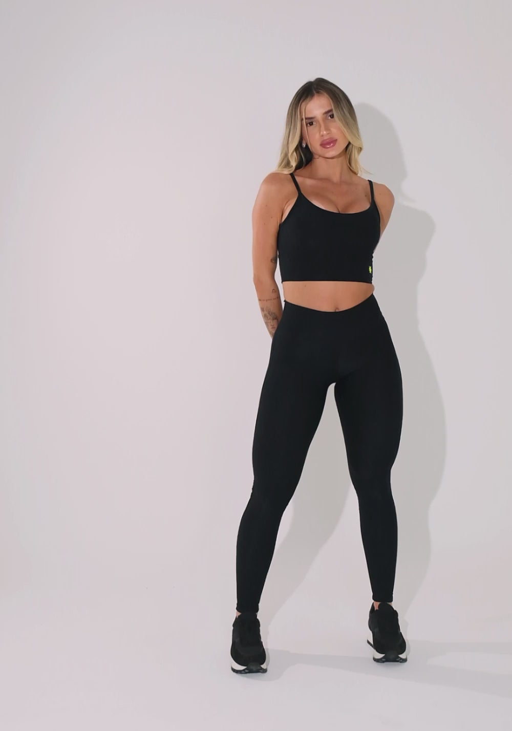 Top Fitness Feminino Preto Com Bojo Canelado Elegance Dlk