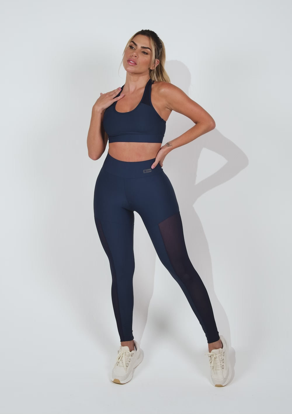 Top Fitness Feminino Nadador Marinho Com Recortes Em Tela Intense Dlk