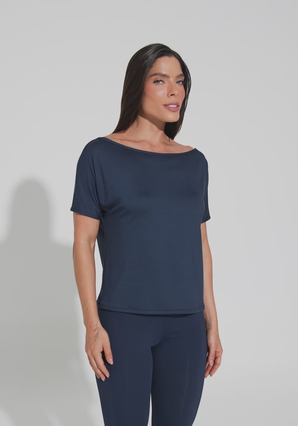 Blusa Feminina Decote Canoa Motion Lines Dlk Azul Marinho