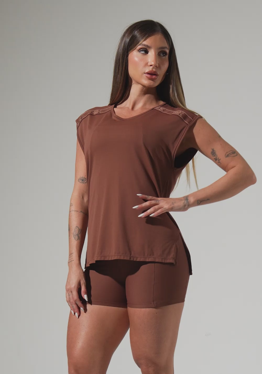 Blusa Feminina Com Elástico Nos Ombros Activity Dlk Marrom