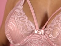 Sutiã Modelo Triângulo Strappy Sem Bojo Intimate Rendado Rosa Dlk