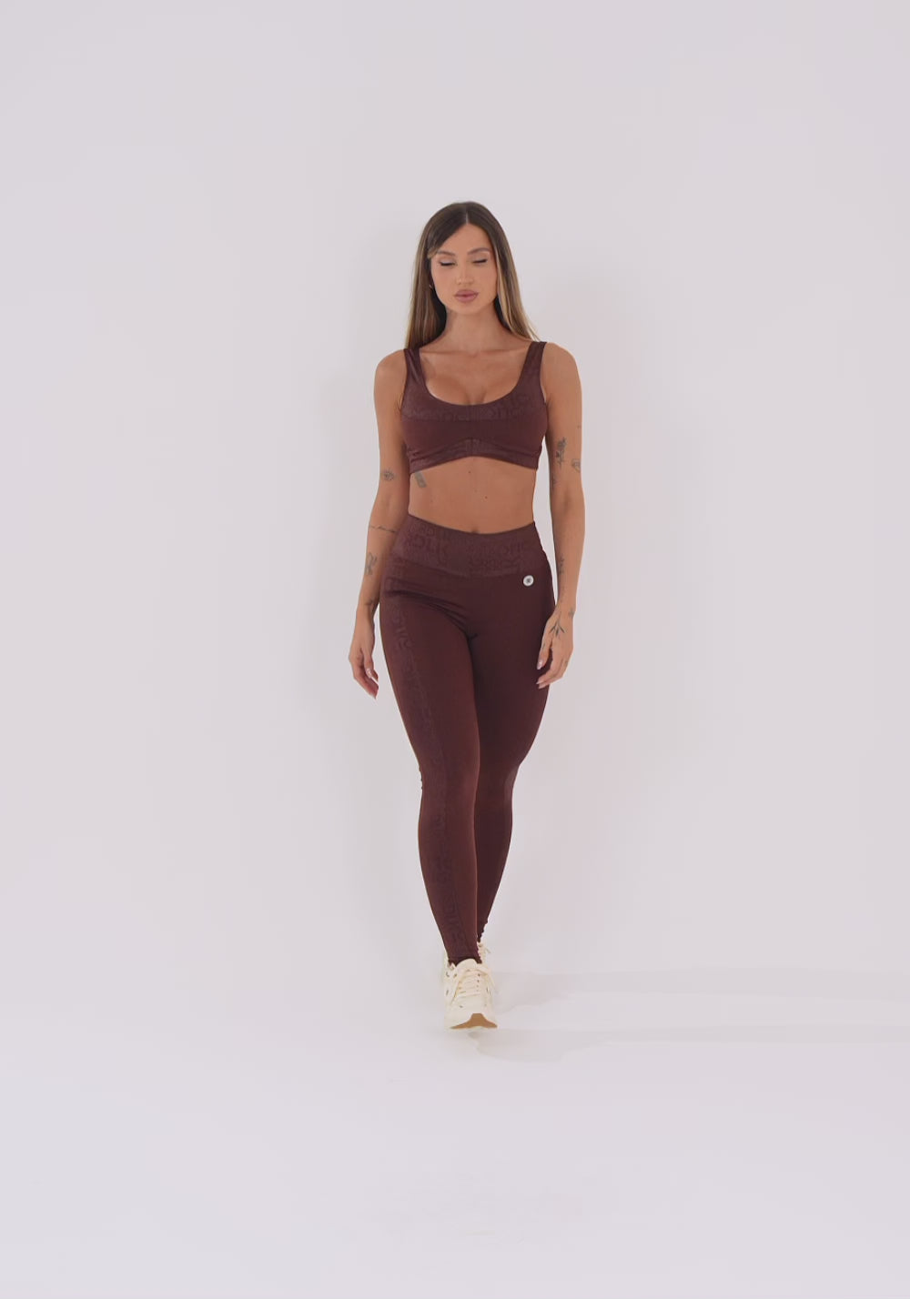 Legging Fitness Feminina Marrom Com Recortes Logomania Reflections Dlk
