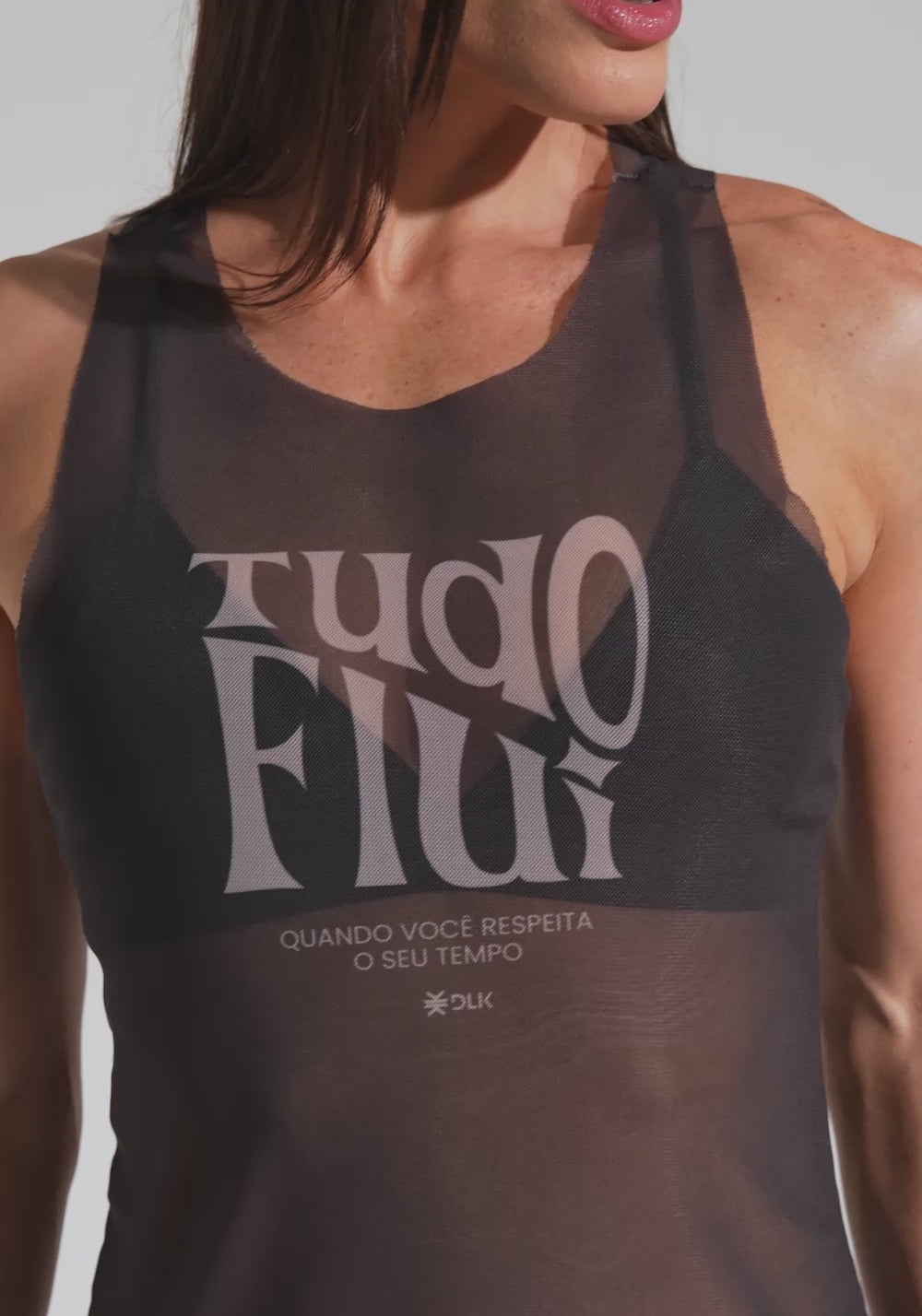 Camiseta Fitness Nadador Alongada de Tule Estampada Tudo Flui Activity Dlk
