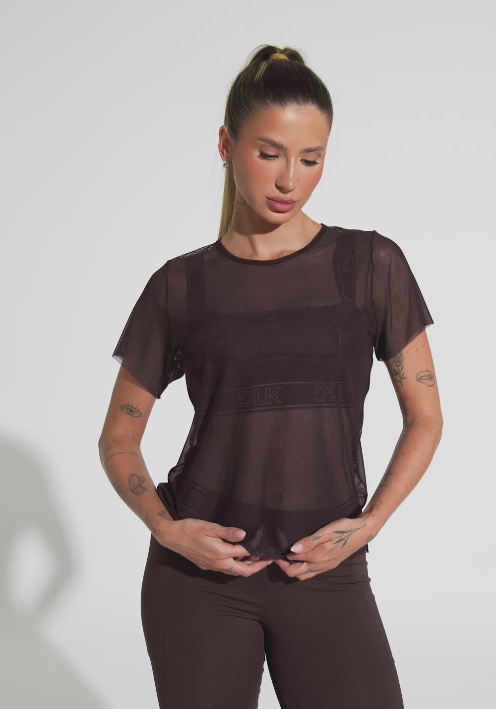 Blusa Baby Look Feminina De Tule Com Elástico Nas Laterais Activity Dlk Marrom Café