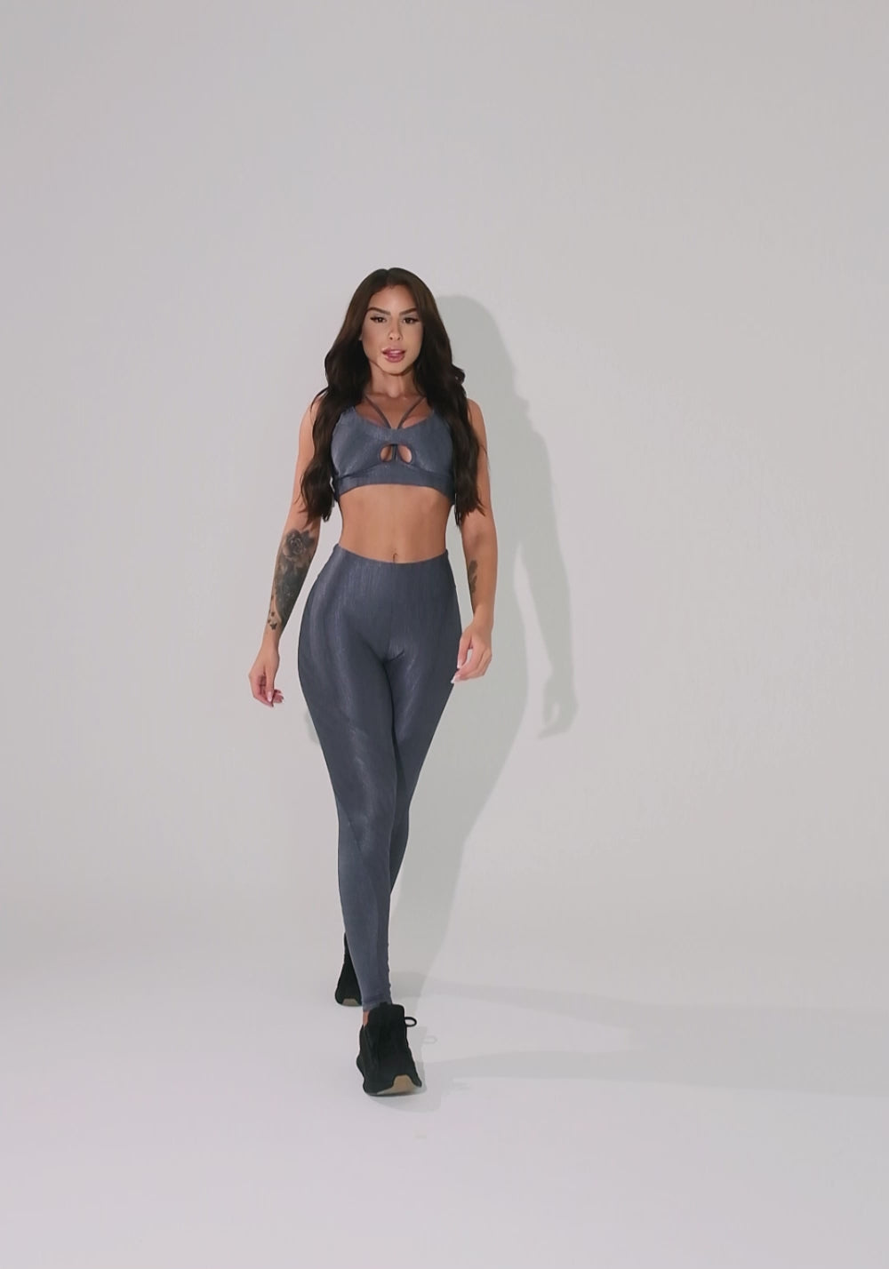 Legging Fitness Feminina Chumbo Texturizada com Recortes Elegance Dlk