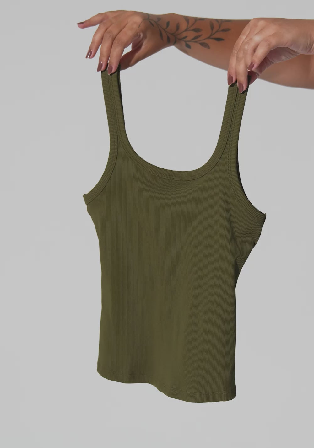 Camiseta Feminina Canelada Motion Lines Dlk Verde Oliva