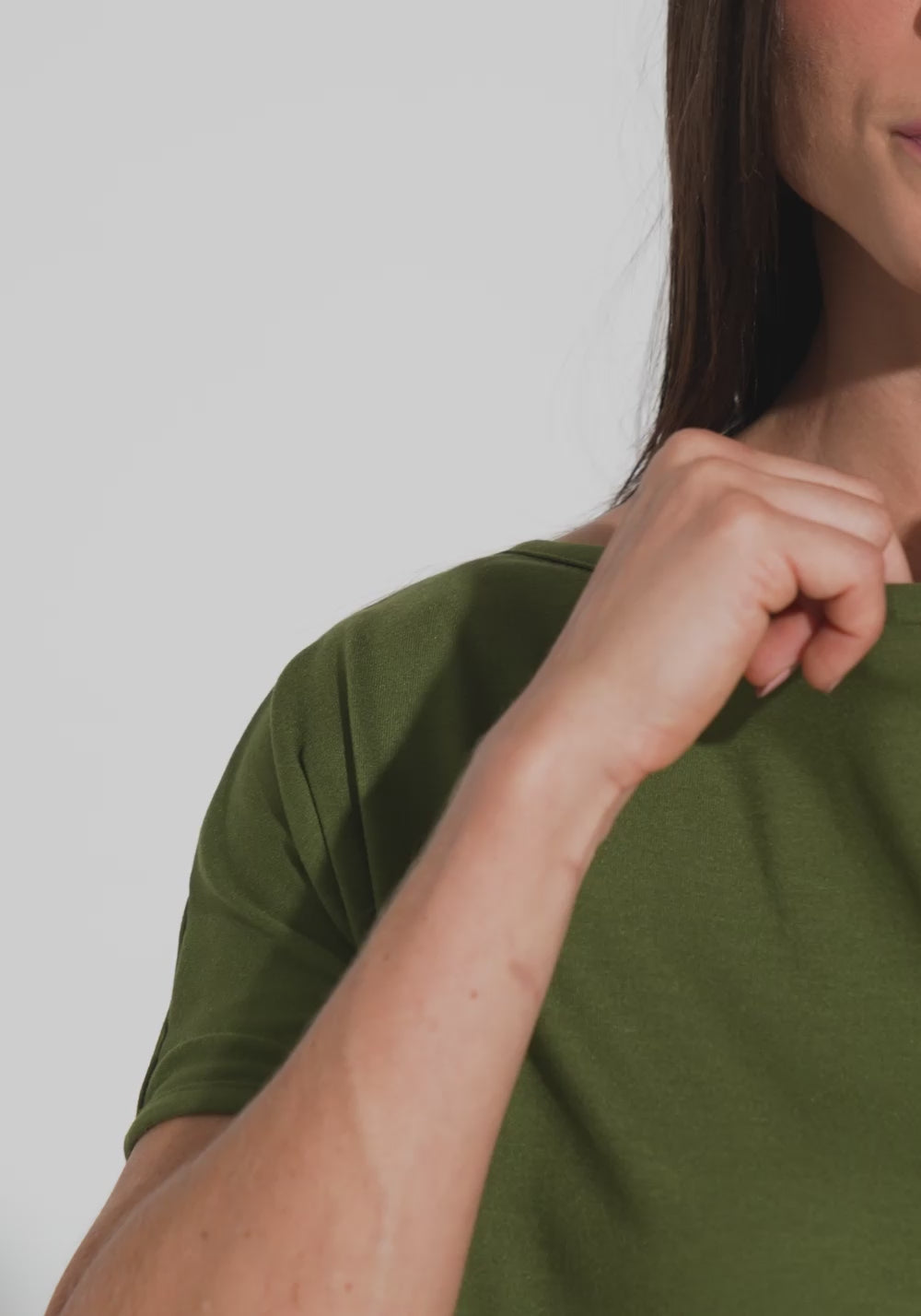 Blusa Feminina Decote Canoa Motion Lines Dlk Verde Oliva