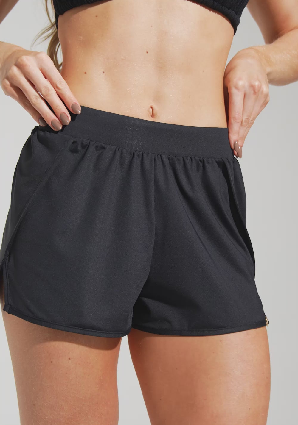 Short Transpassado com Fenda Lateral Solaris+ Dlk Preto
