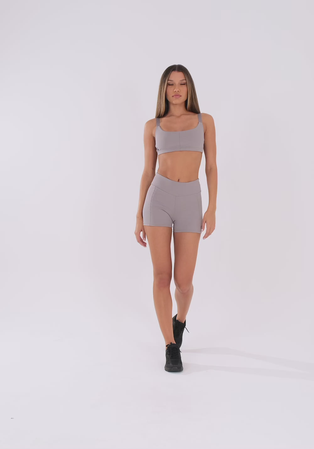 Short Fitness Feminino Cinza Com Recortes Oasis Dlk