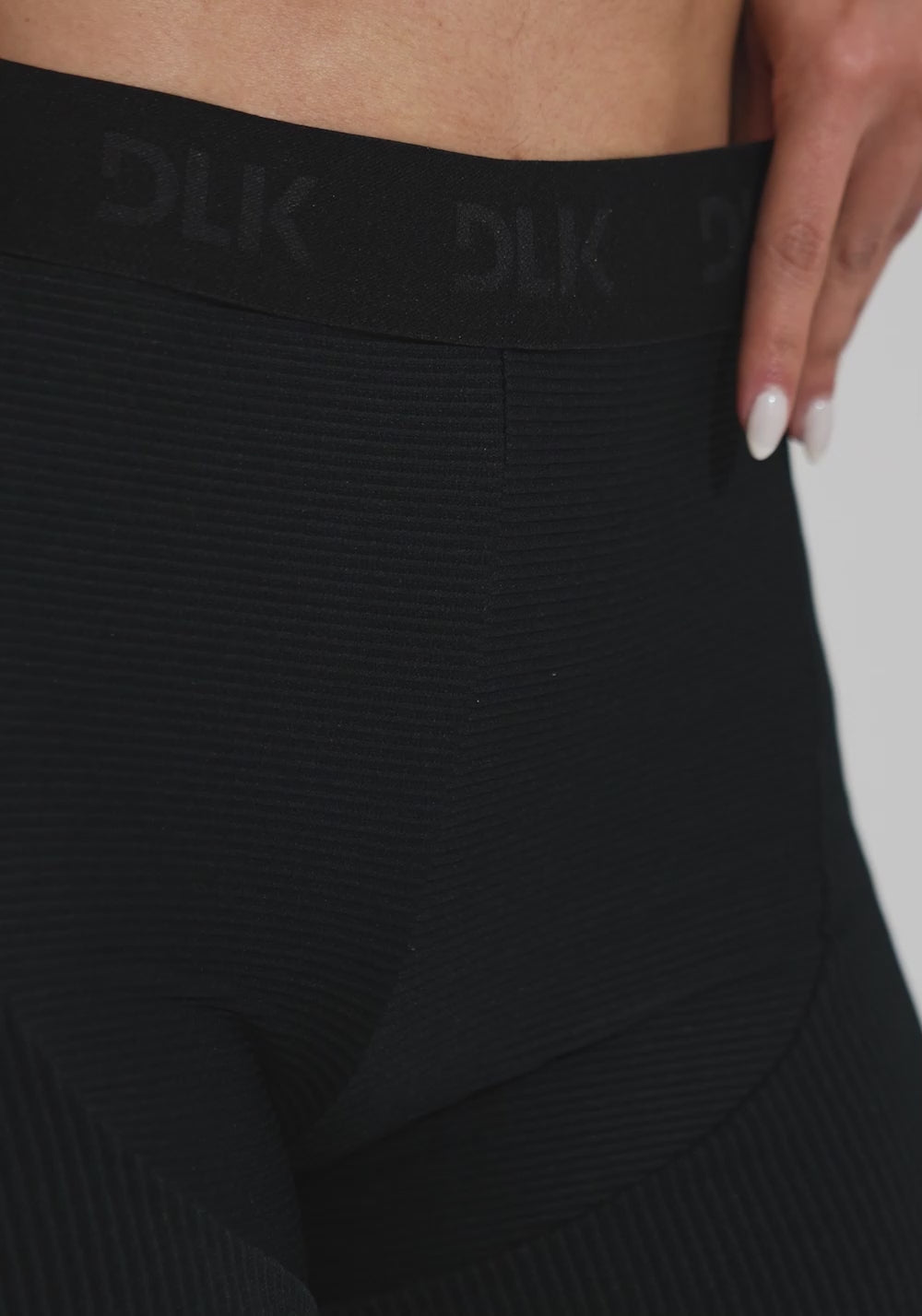 Short Preto Canelado com Elástico Na Cintura Action Dlk