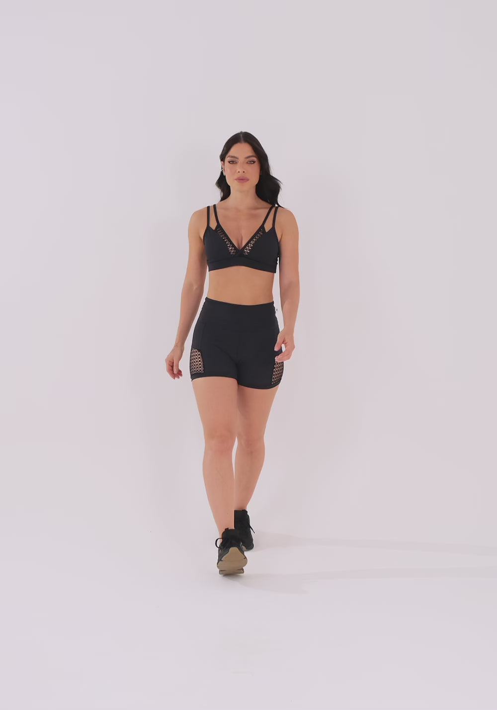 Short Fitness Feminino Preto Com Recortes Em Tela Harmony Dlk