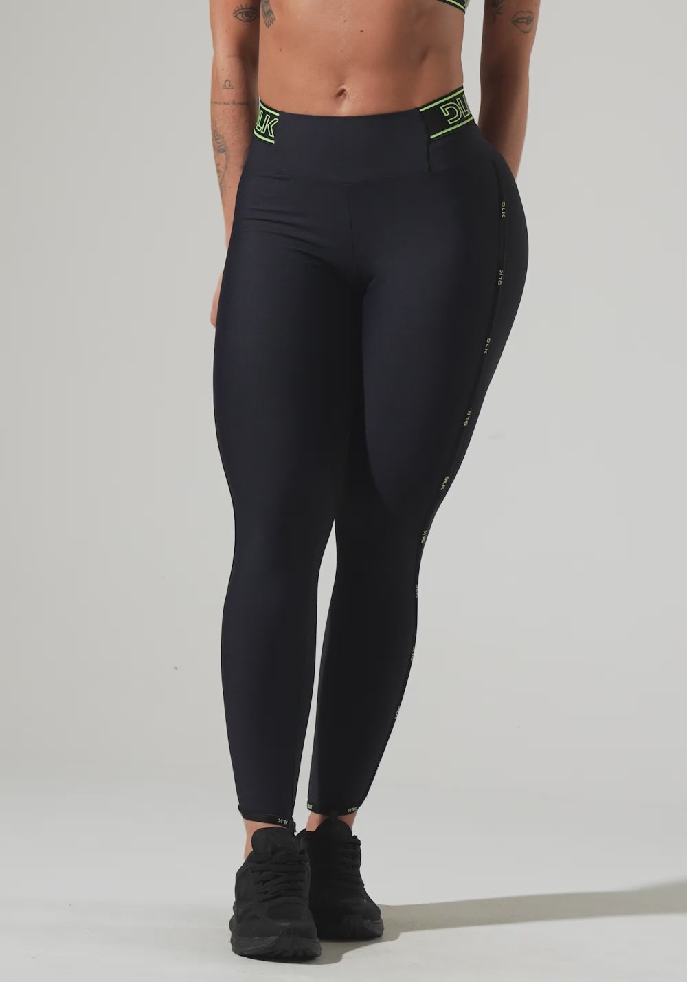 Legging Fitness Feminina Com Elásticos No Cós E Na Lateral Activity Dlk Preto