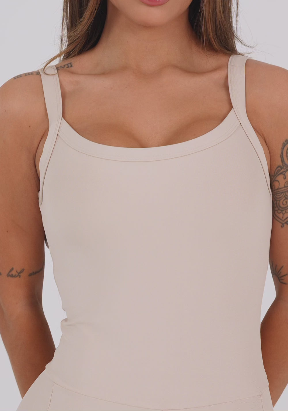 Macaquinho Fitness Feminino Nude Com Bolsos Aura Dlk