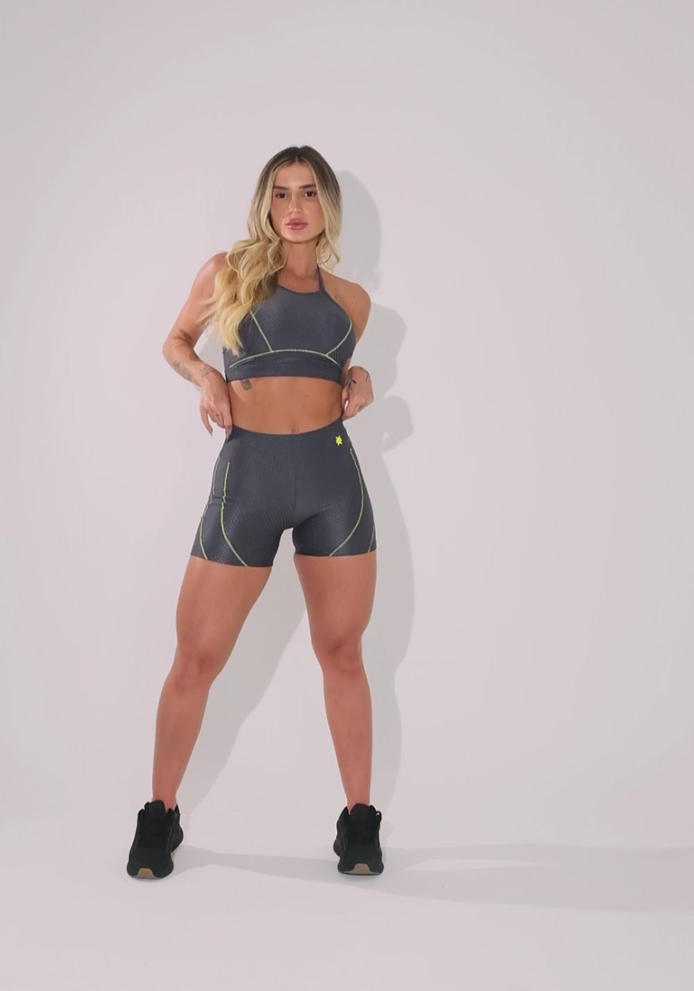 Short Fitness Feminino Cinza Texturizado Com Pesponto Elegance Dlk