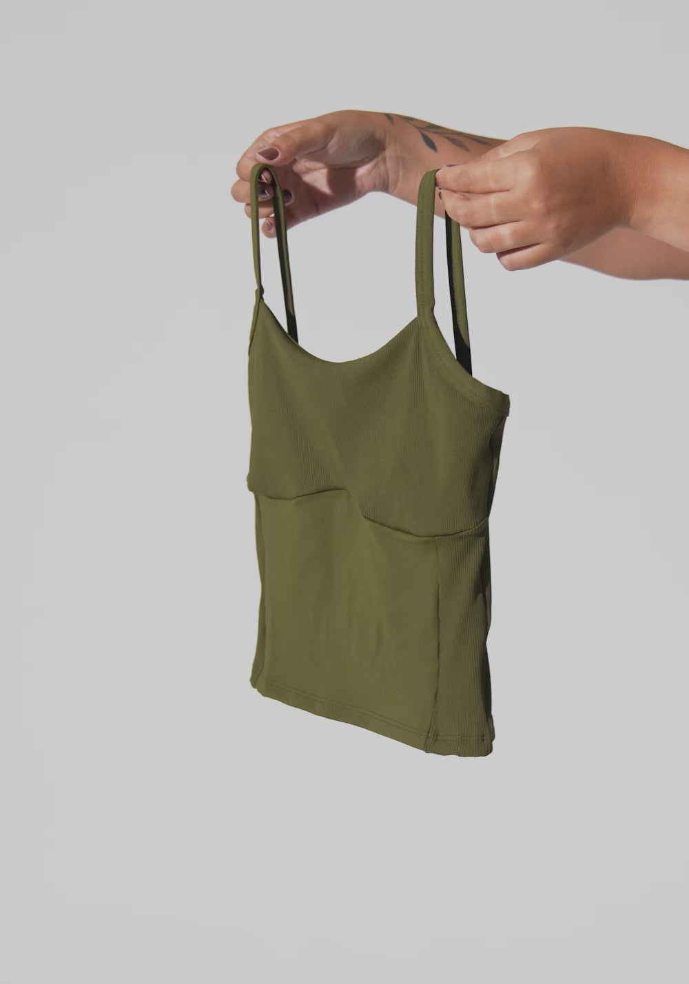 Top Alongado Fitness com Detalhe Canelado Motion Lines Dlk Verde Oliva